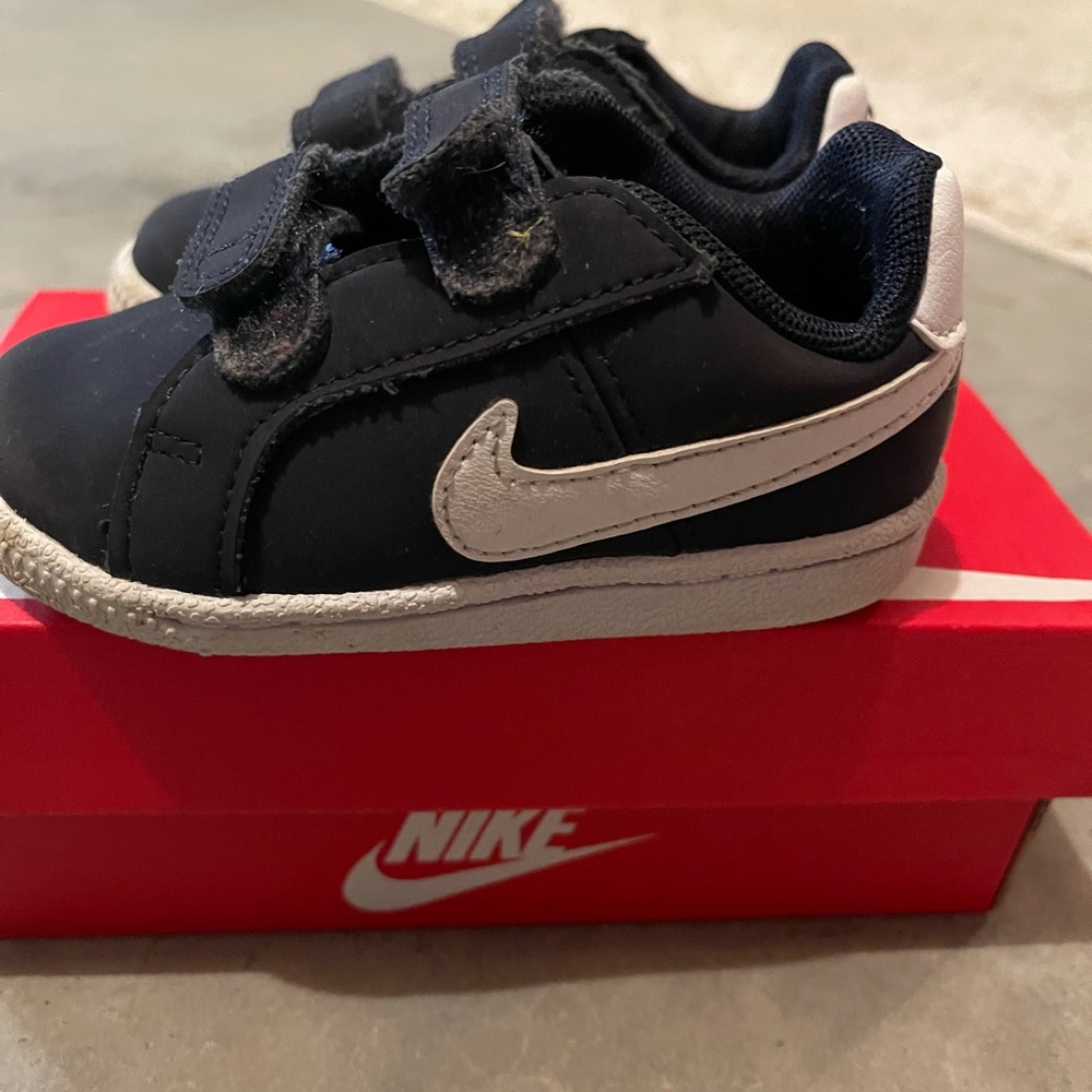 Kids Nike Court Royale Sneakers Size 7c
